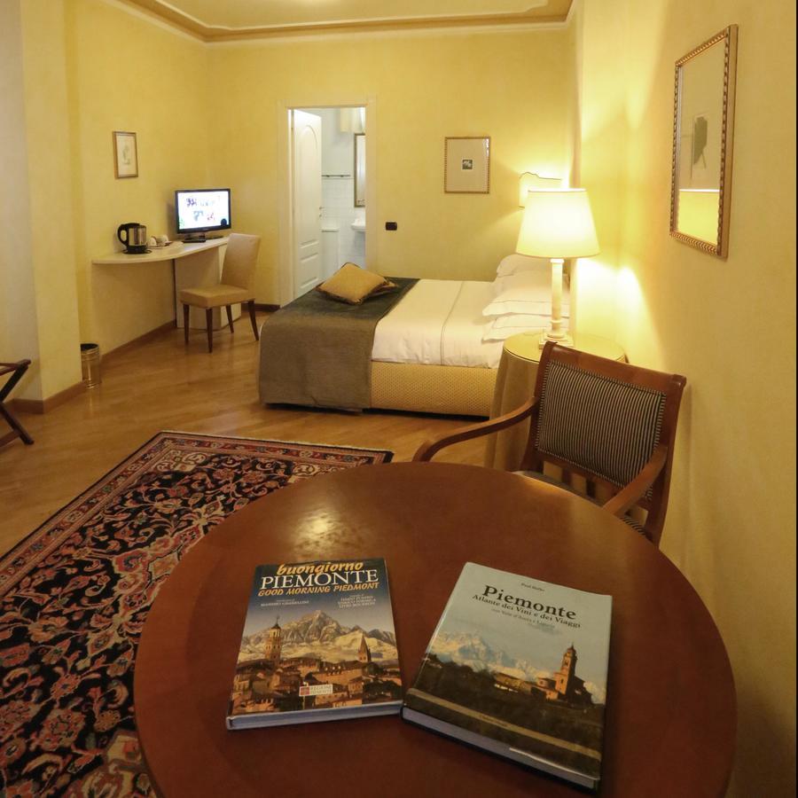Albergo Castiglione Langhe Кастильоне-Тинелла Экстерьер фото
